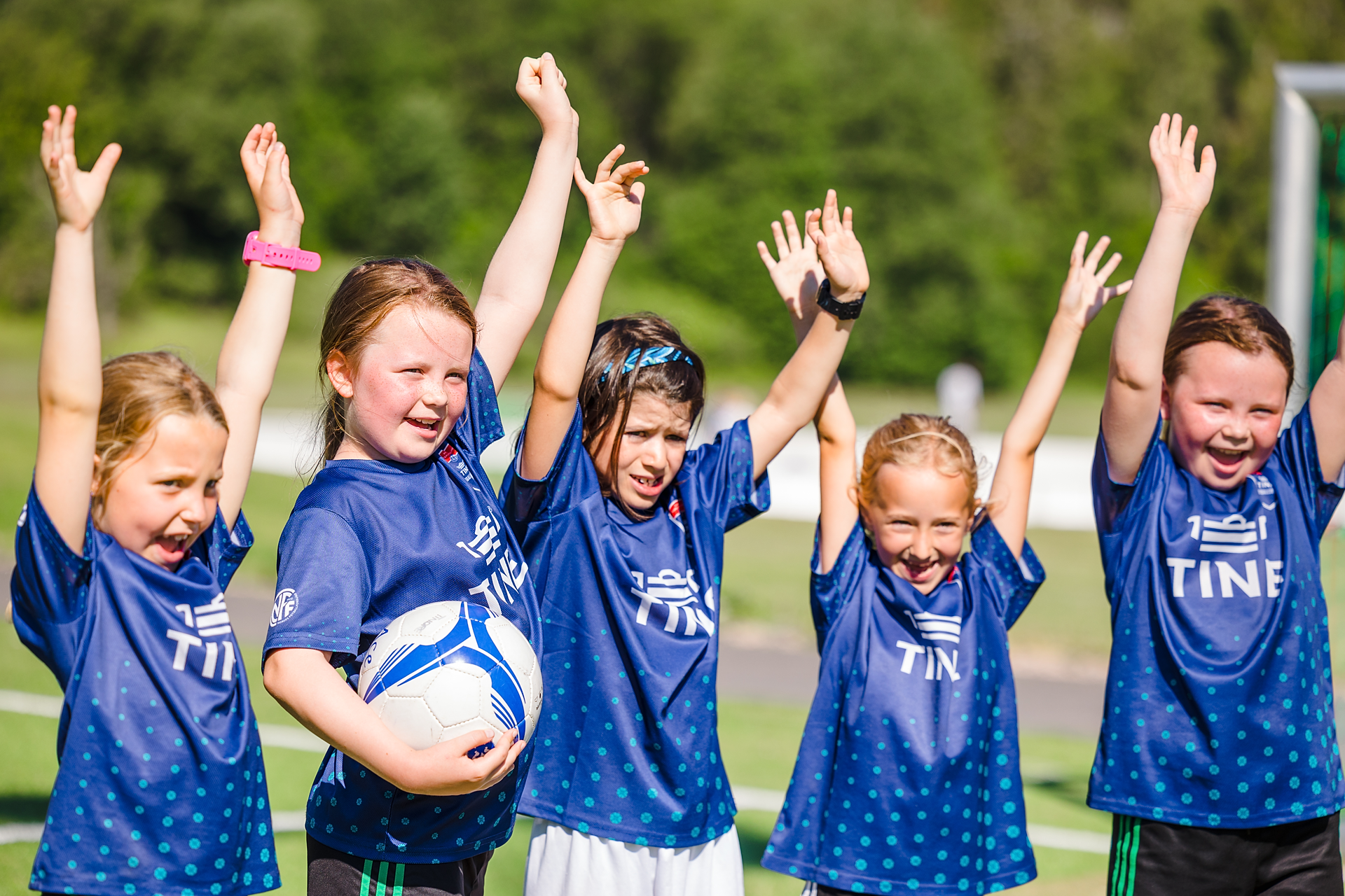 Jenter på fotballskole 2026